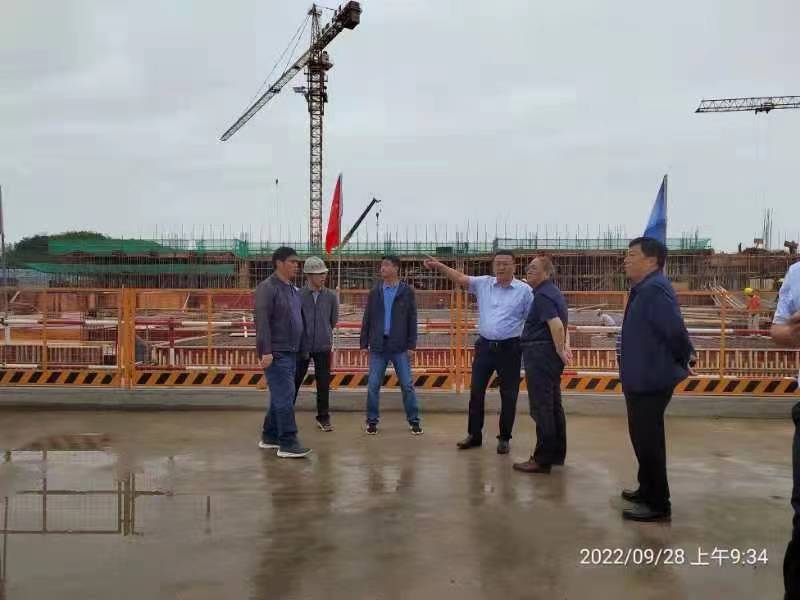 图1-5、吴华君督查挂包项目.jpg